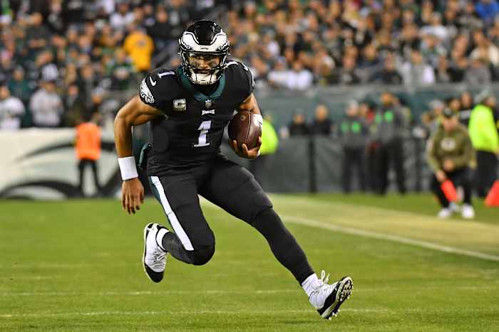 Philadelphia Eagles quarterback Jalen Hurts runs against the Green Bay Packers.